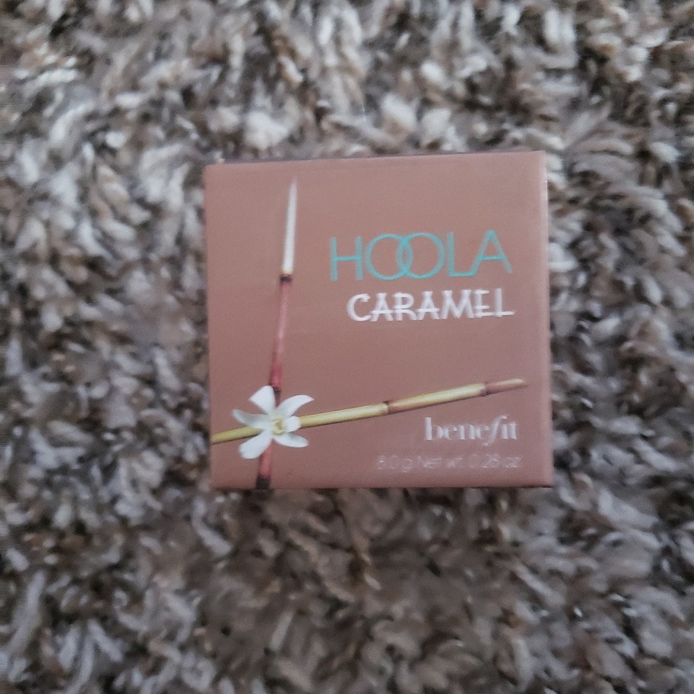 Benefit hoola caramel